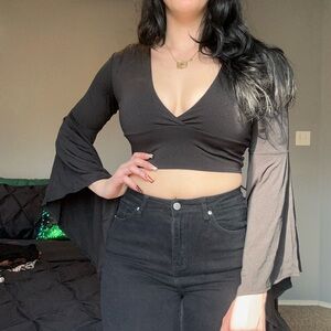 SHEIN Black Flared Sleeve Crop Top